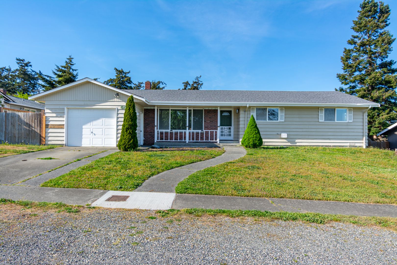 Oak Harbor House: 650 SW 4th Ave
