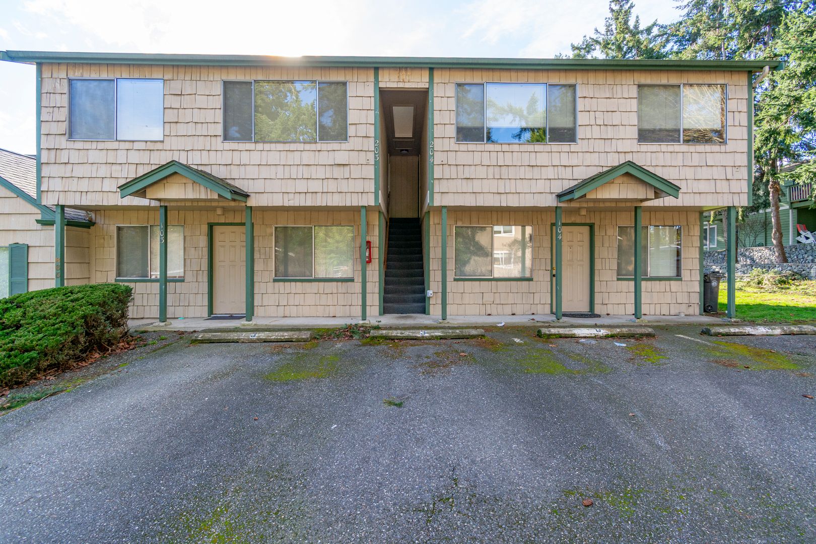 Oak Harbor Apartment: 865 N Oak Harbor St