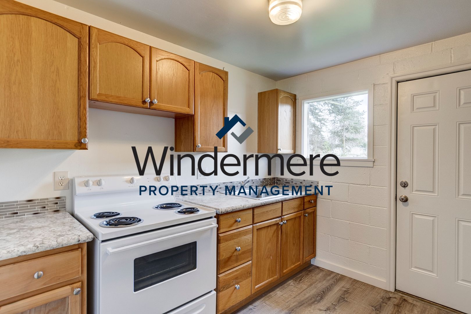 Oak Harbor Apartment: 33010 SR 20