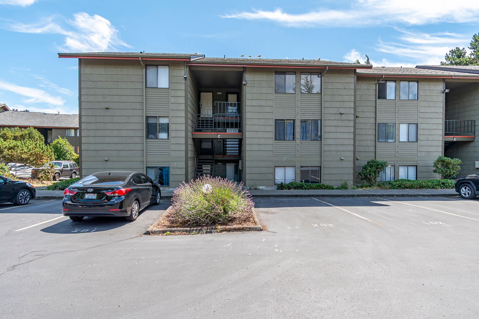 Oak Harbor House: 270 Barrington Dr C302