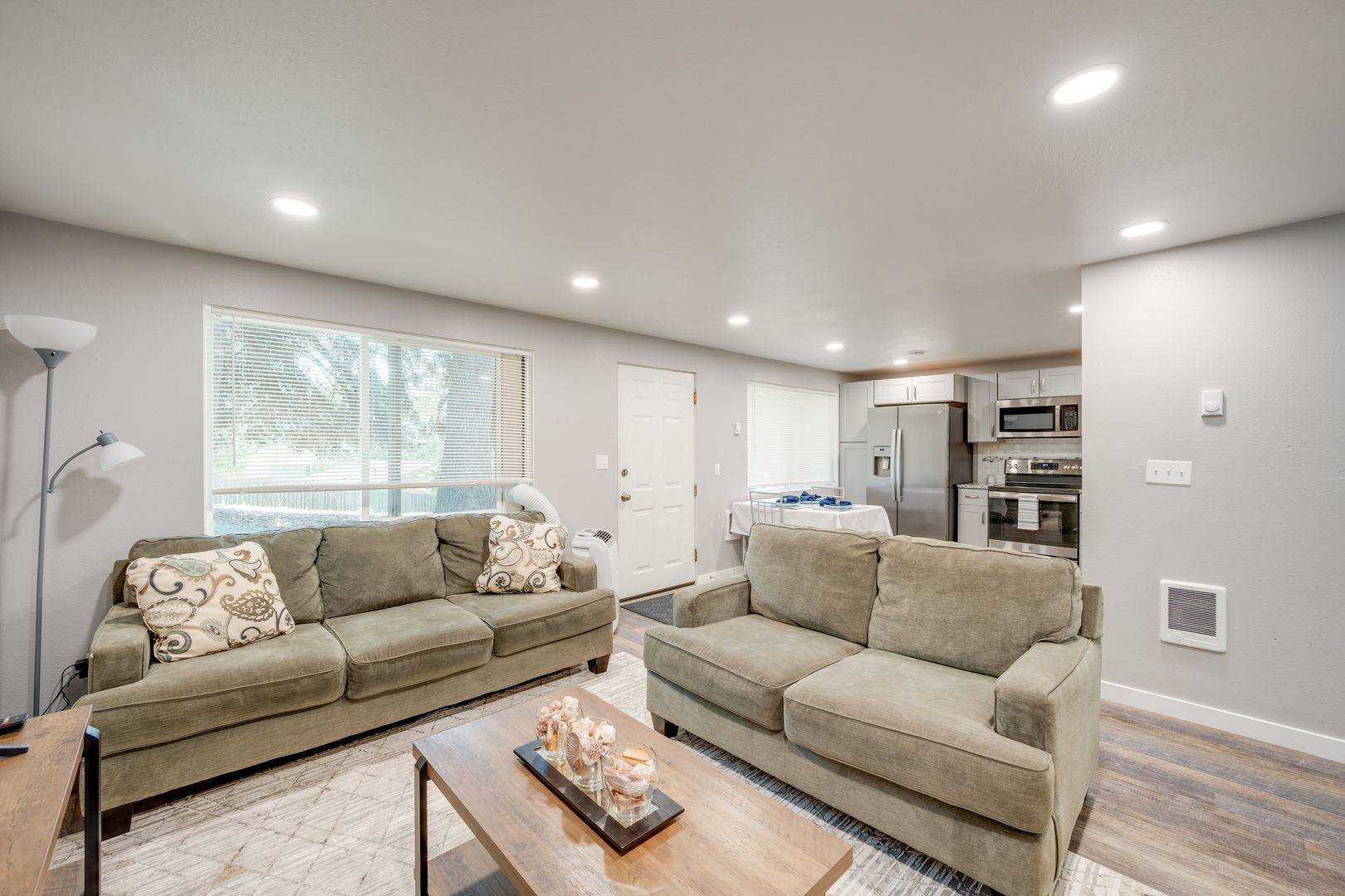 Pullman Apartment: 165 SW Spruce St.