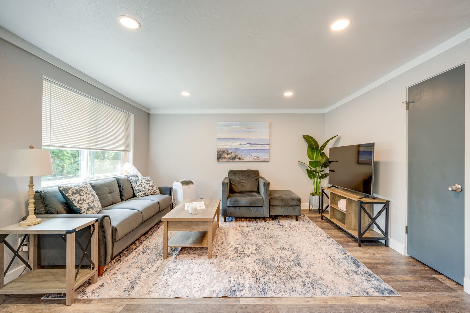 Pullman Apartment: 165 SW Spruce St.