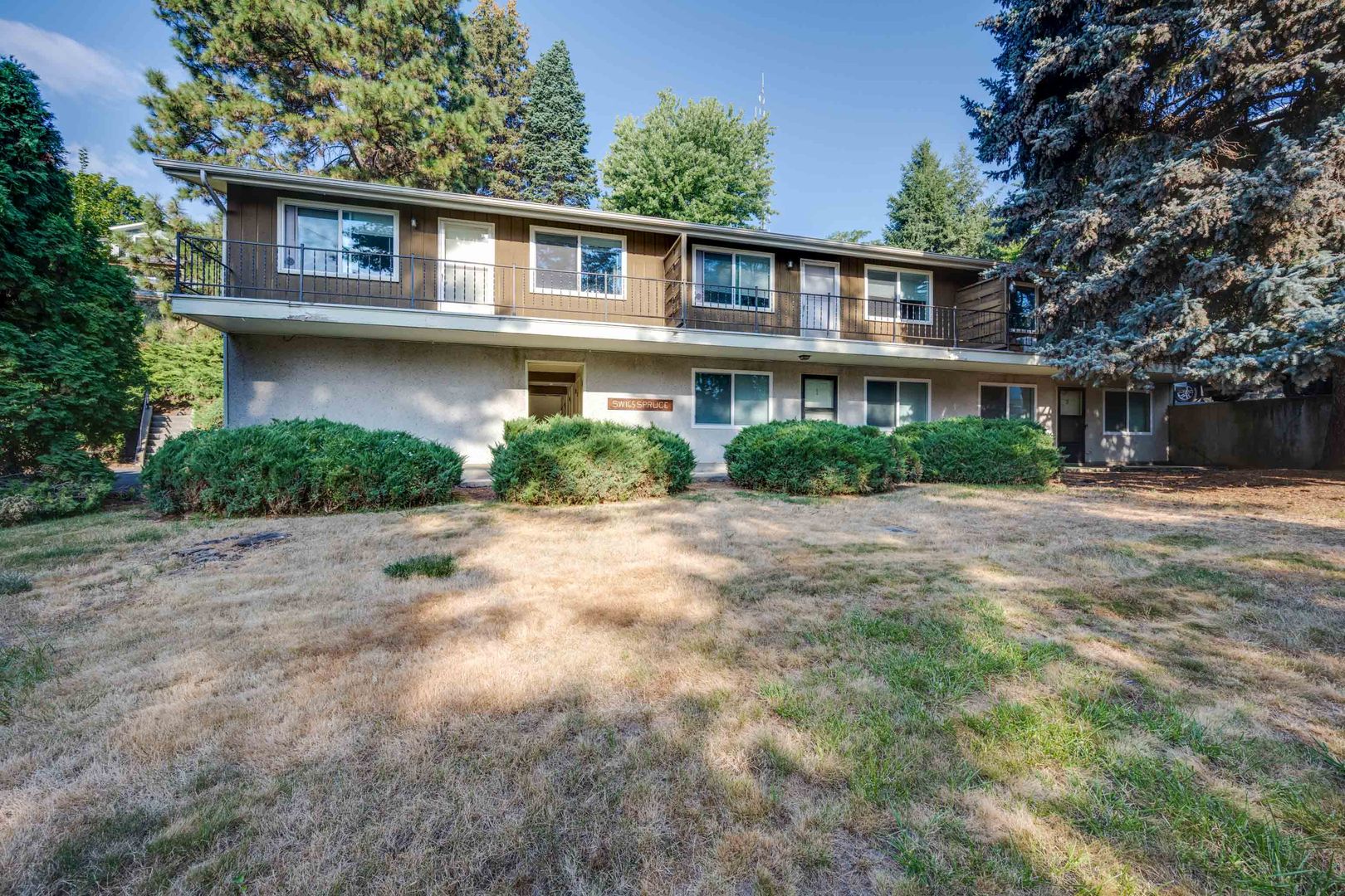 Pullman Apartment: 165 SW Spruce St.