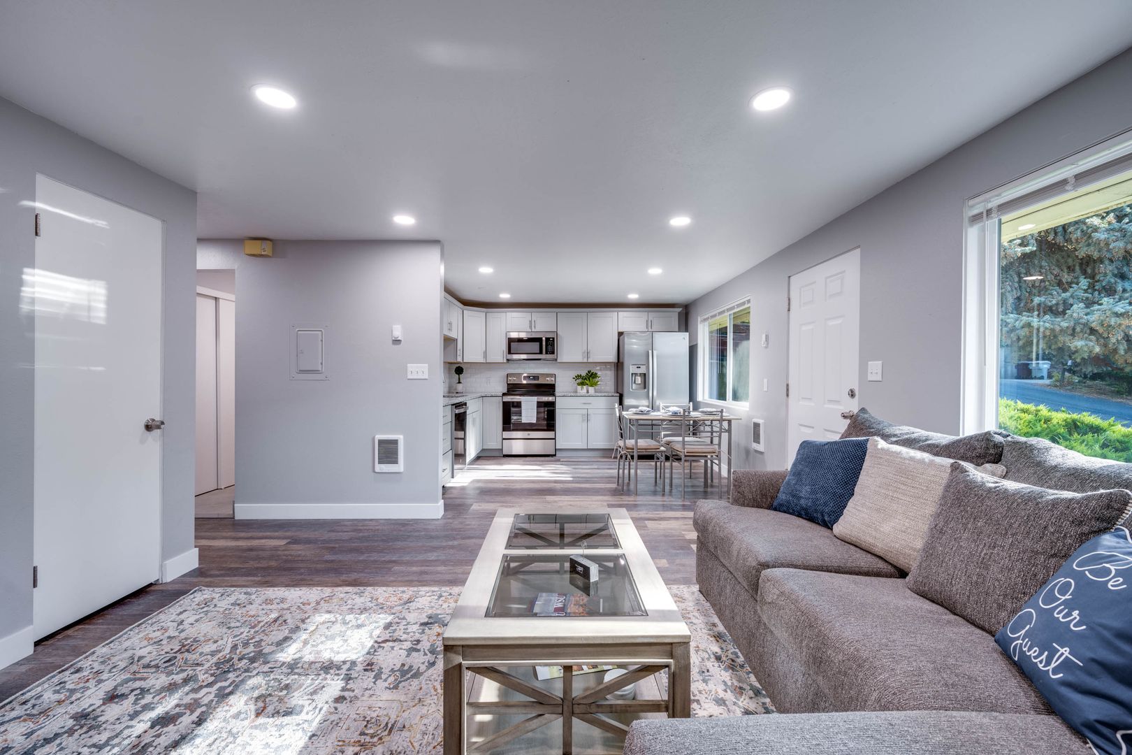 Pullman Apartment: 165 SW Spruce St.