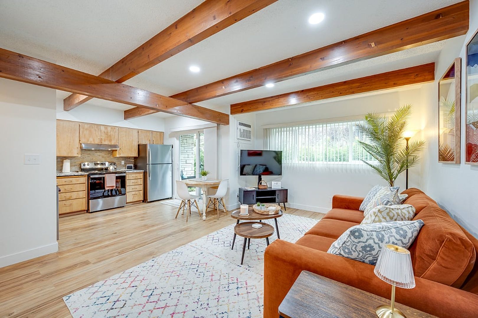 Pullman Apartment: 335 SE Gladstone St