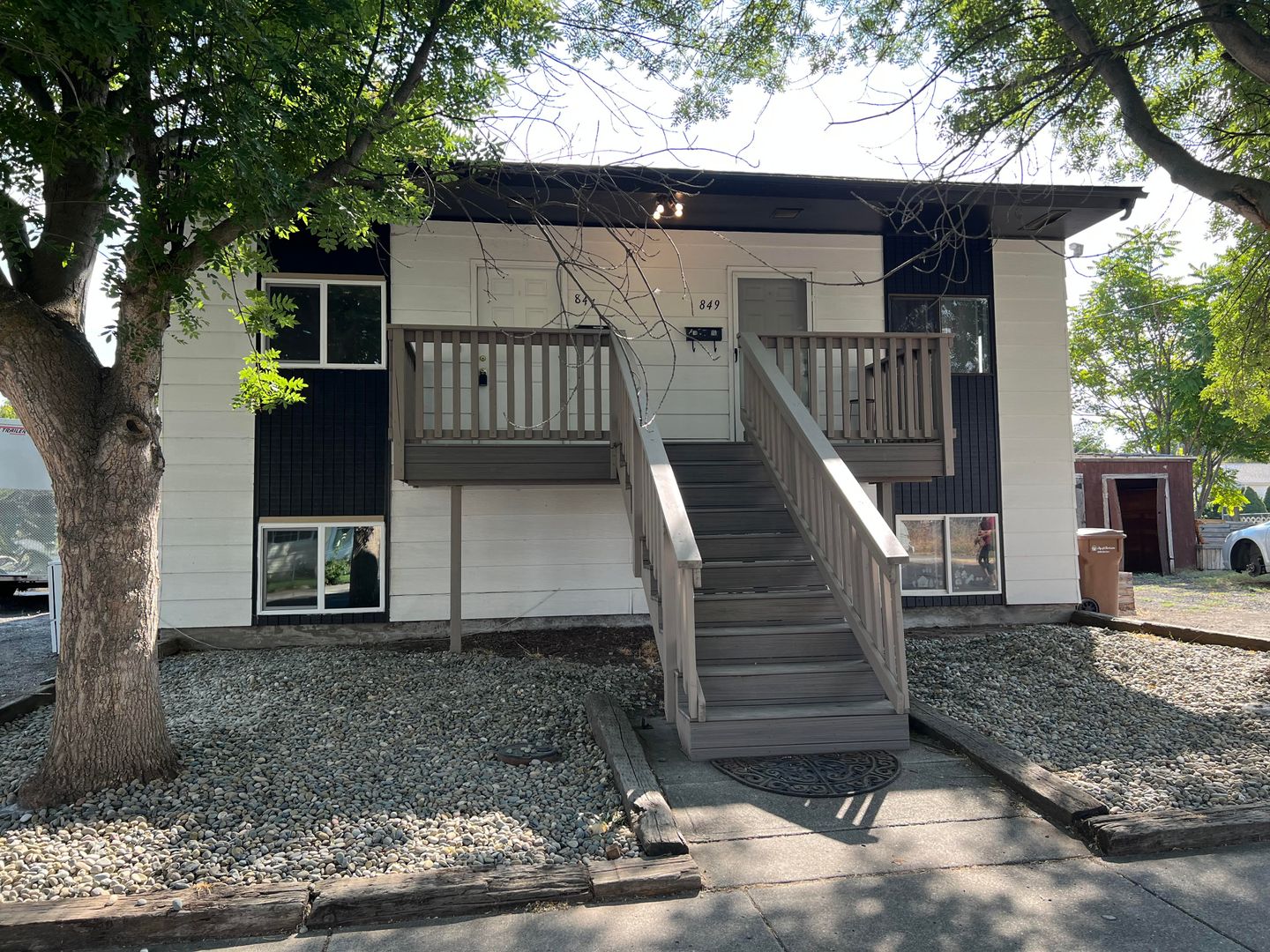 Clarkston Apartment: 847/849 3rd St.