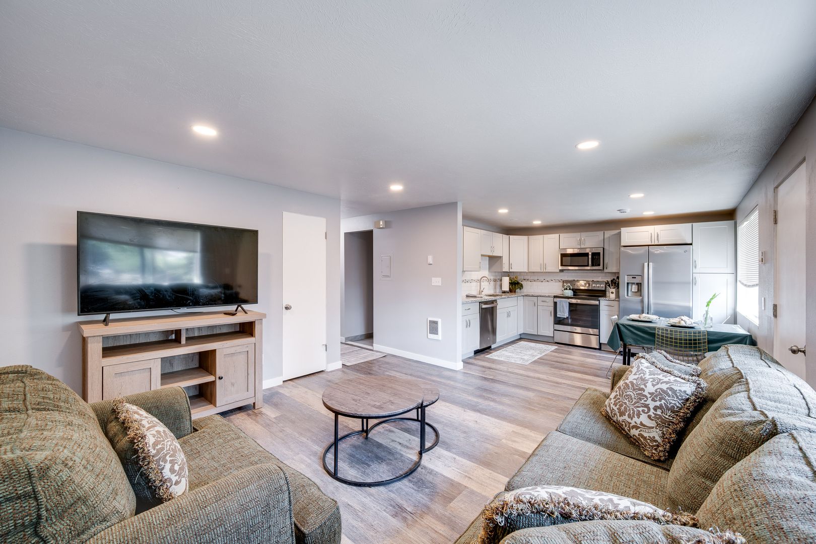 Pullman Apartment: 165 SW Spruce St.