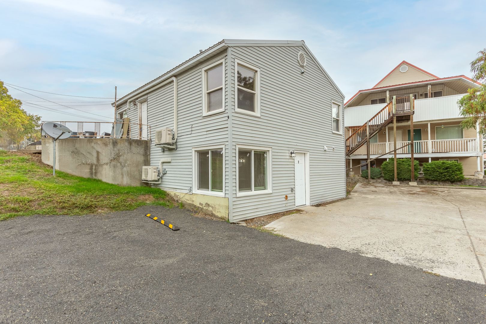 Lewiston Apartment: 506 Southway Dr.