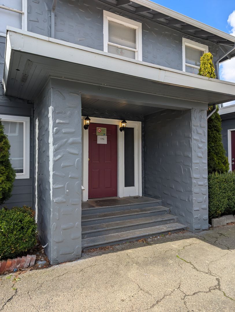 Mount Vernon Apartment: 1011 East Division Street