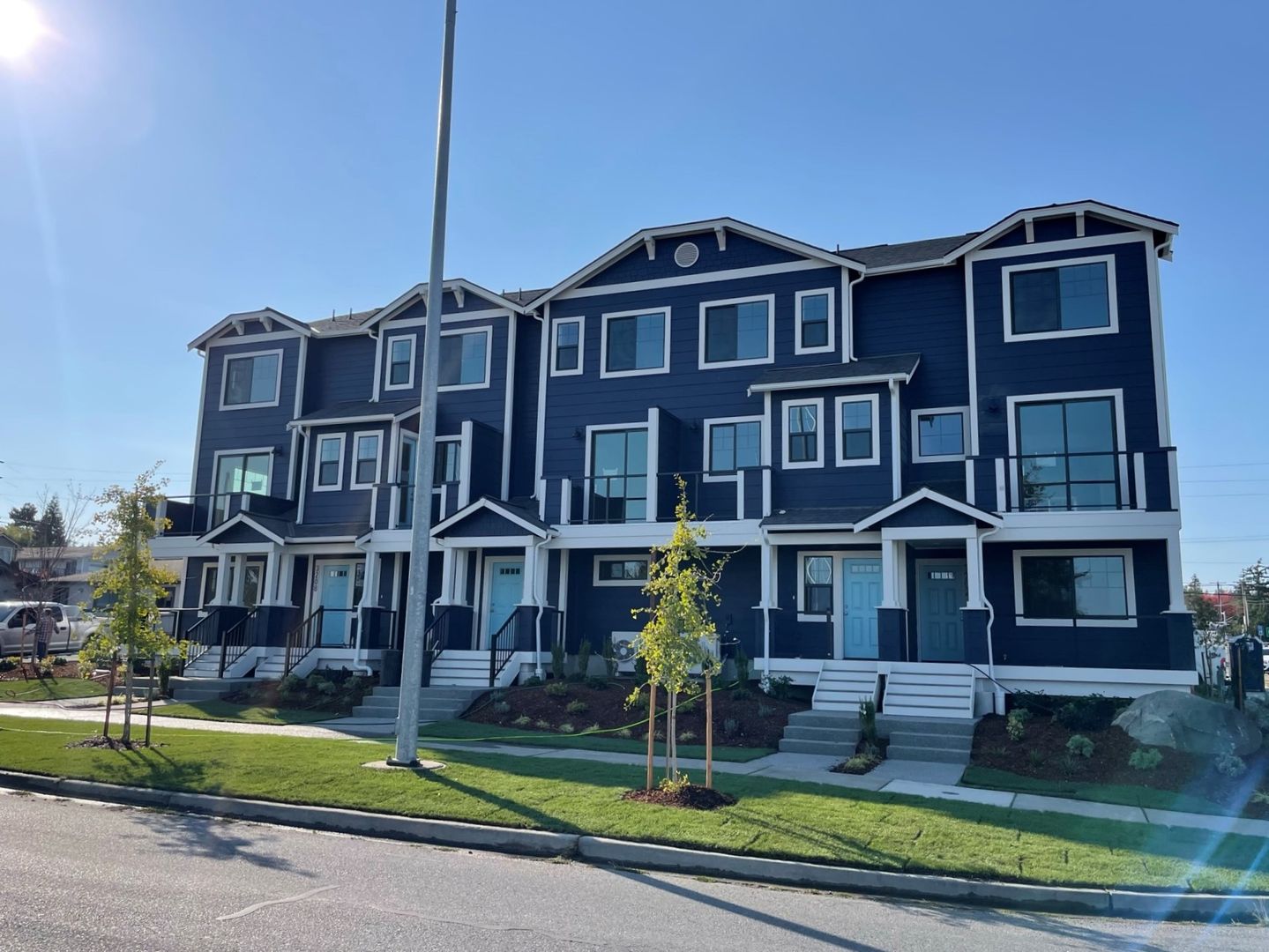 Anacortes Apartment: 803-811 32nd Street / 3202-3210 R Avenue