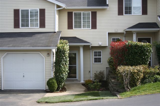 Monroe House: 16630 169th St SE