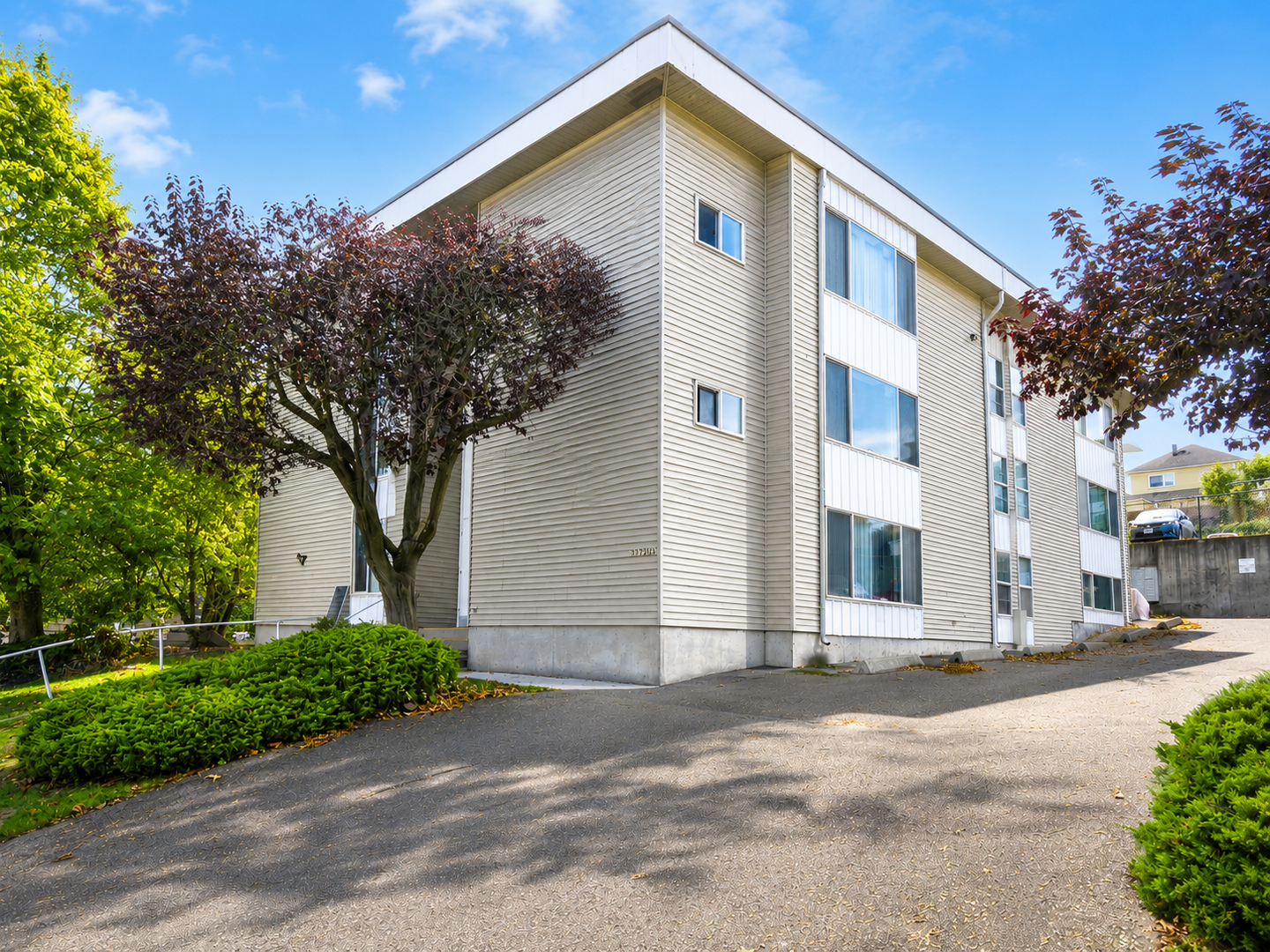 Everett Apartment: 3326 Lombard Ave #23