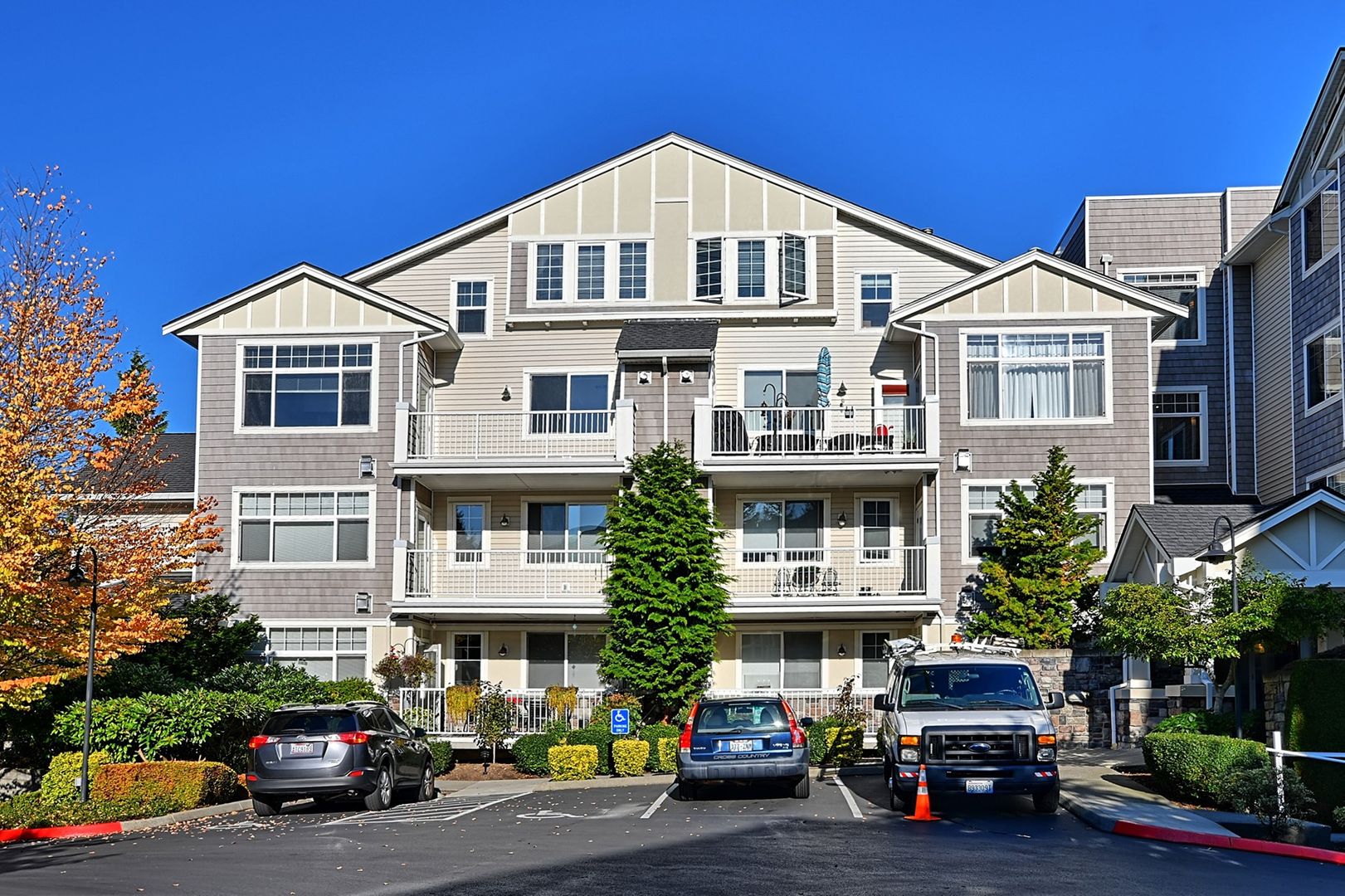 Mukilteo House: 5600 Harbour Pointe Blvd #1-306