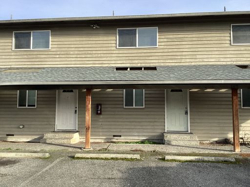 Updated 2-Bedroom Townhome Near Boeing & I-5 with Fireplace & Utilities Included – photo 1
