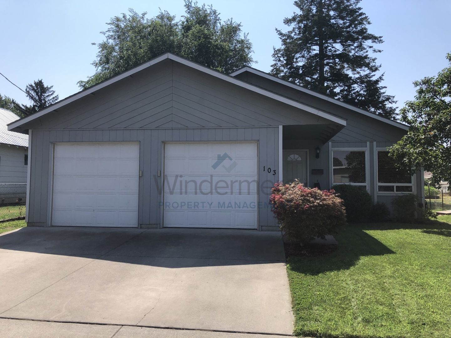 College Place House: 103 SW 9th Street