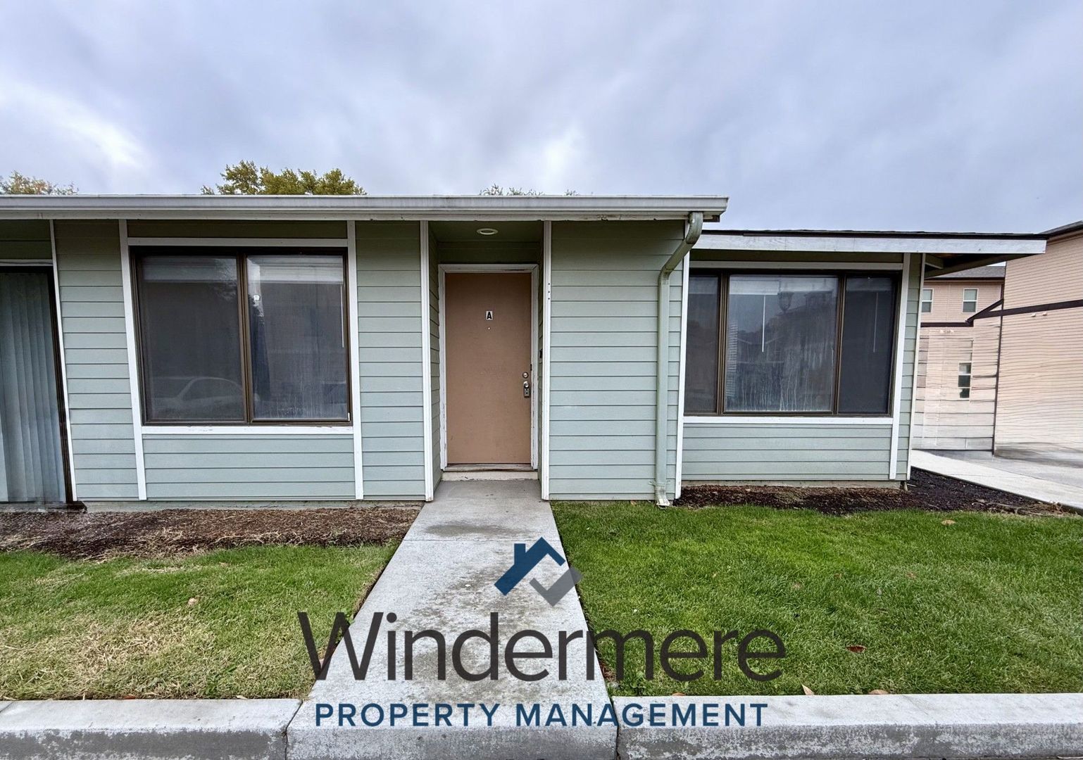 College Place Apartment: Hillcrest Apartments