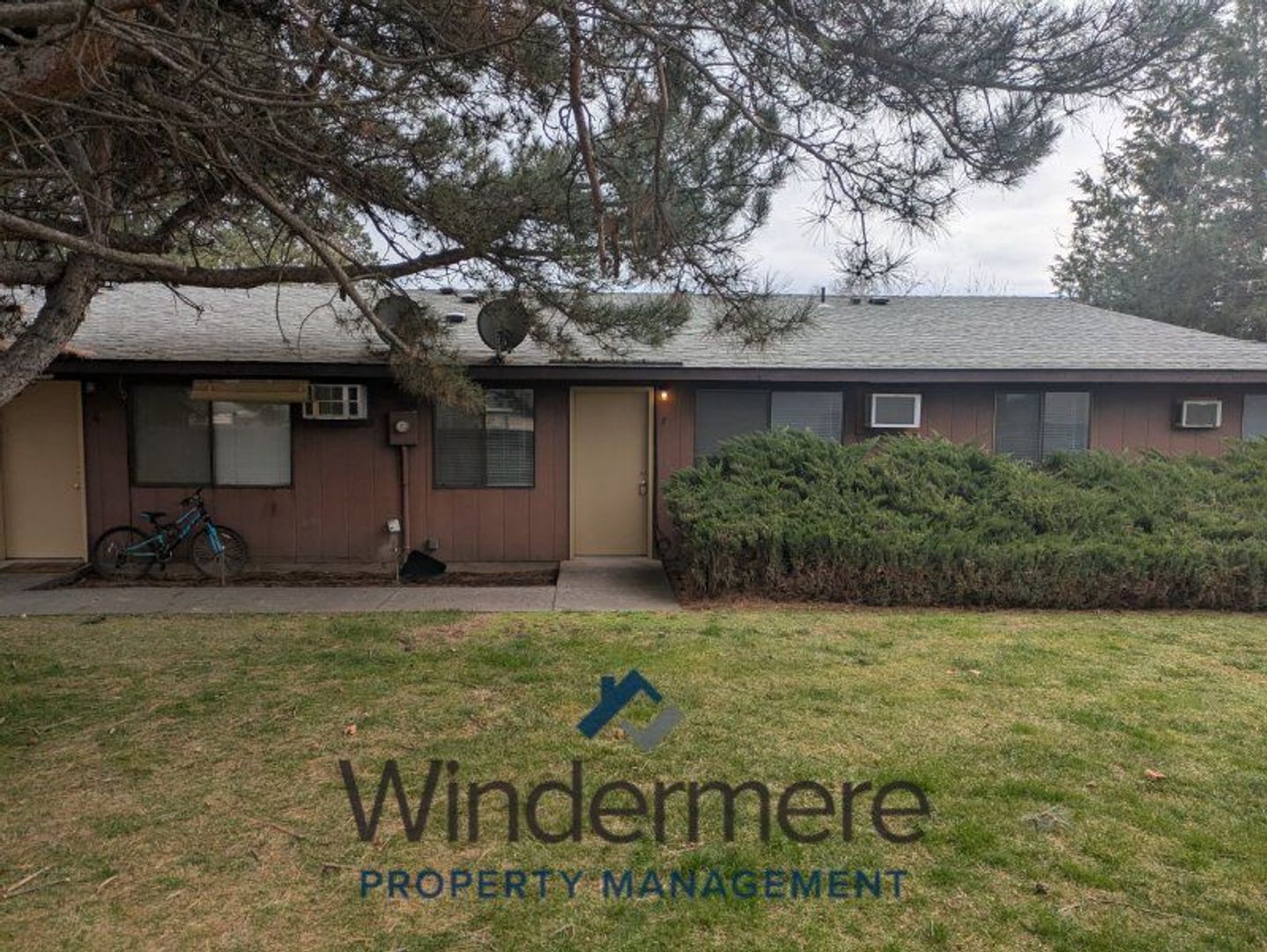 College Place Apartment: 1036 SW Puff Lane