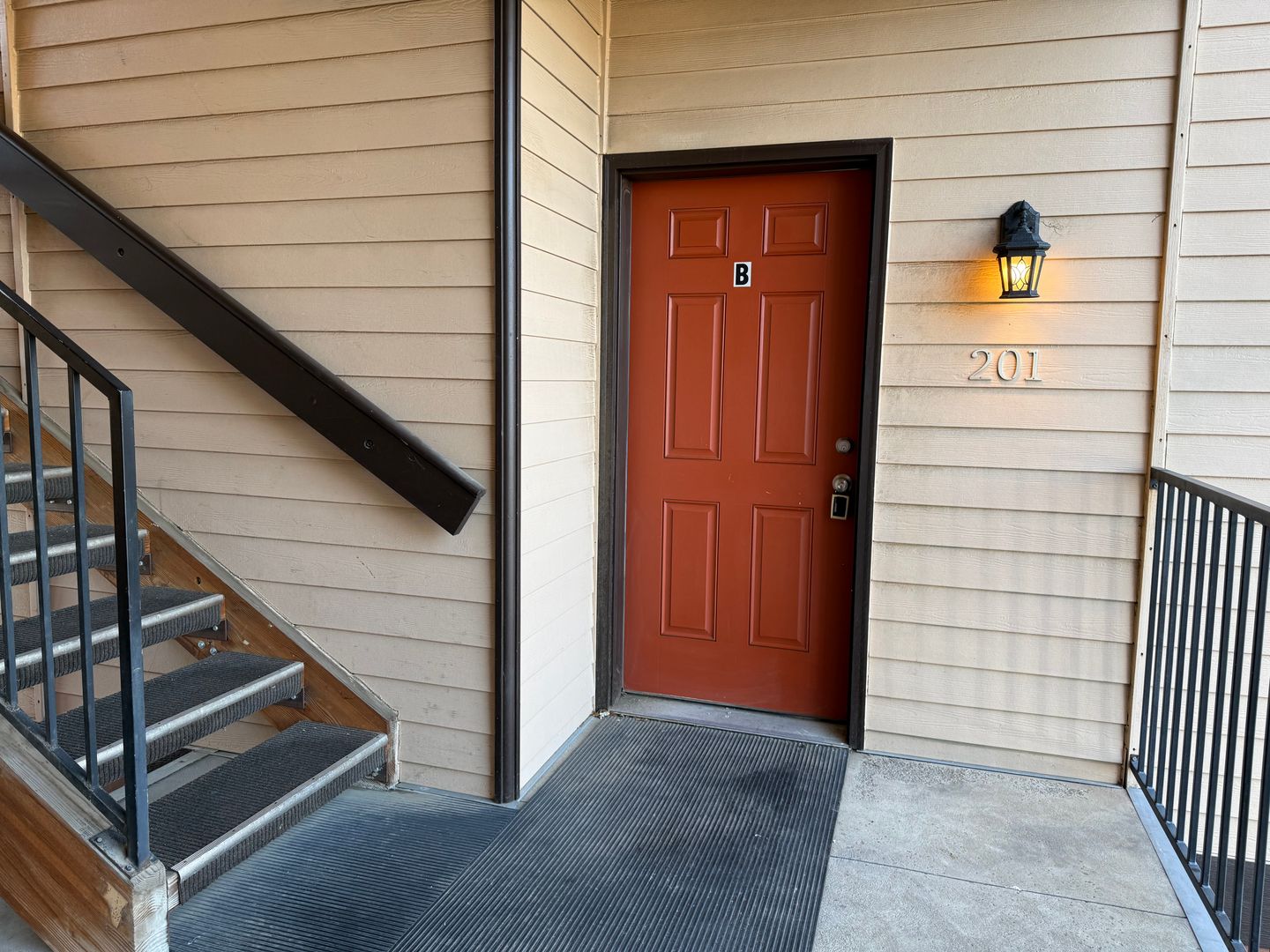 College Place Apartment: 1410 S College Ave