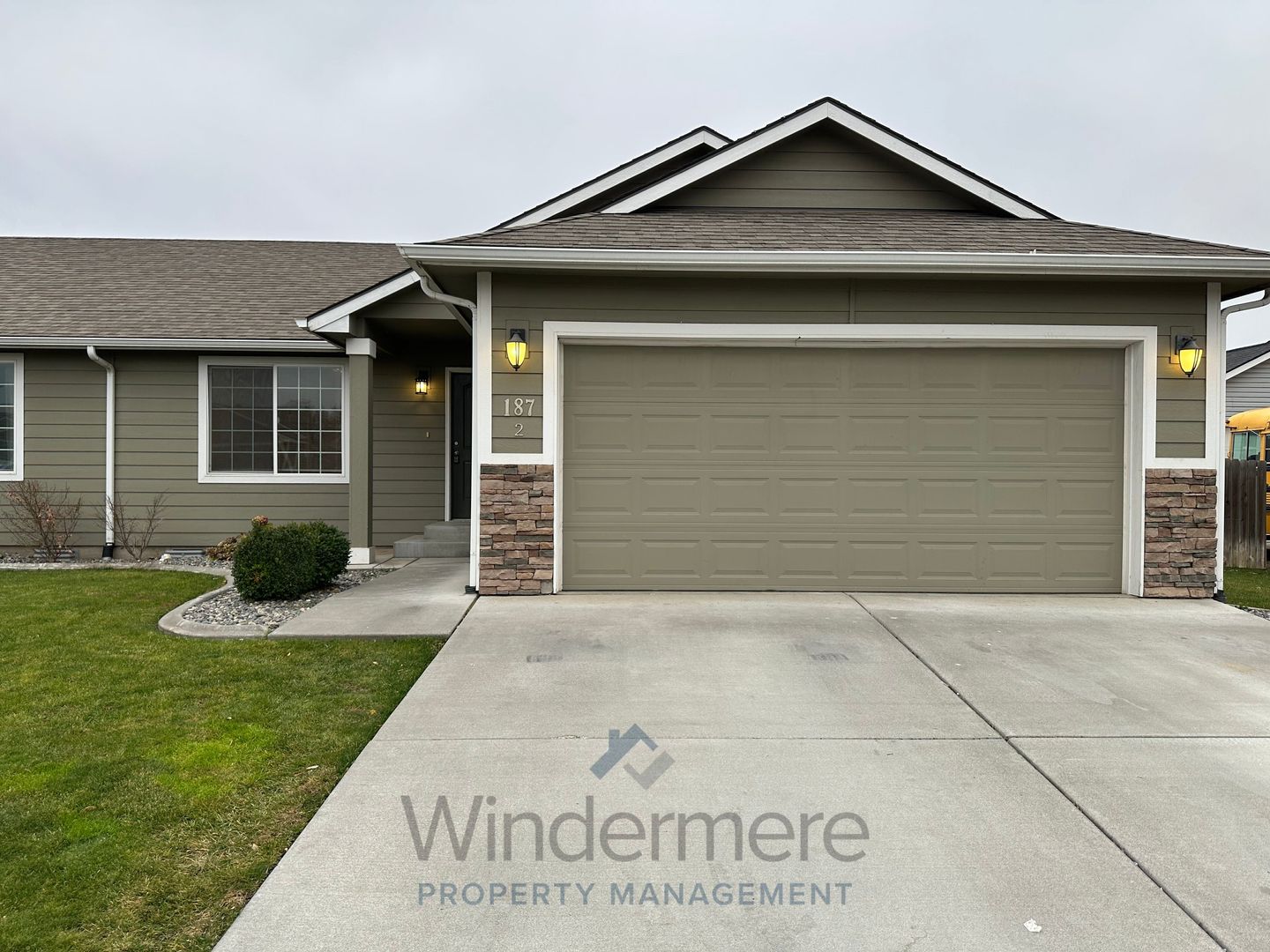 College Place Apartment: 187 NW Maria St #2