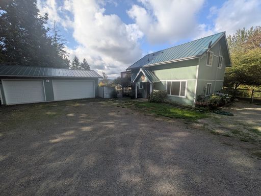 Country Home with Garden & Mountain Views – photo 1