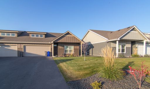 ***Half off first months rent!! Must have application in before Labor Day!!*** 3 Bed 2 Bath single level home in gated private community – photo 1