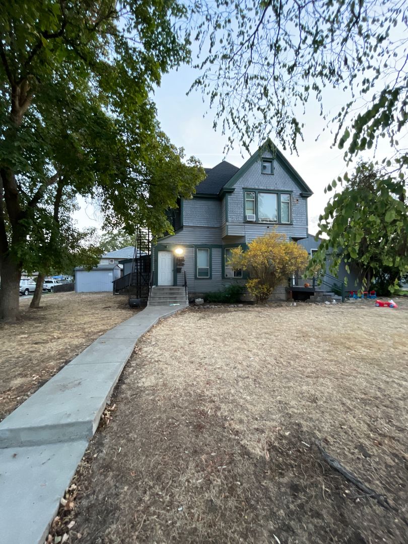 Spokane Apartment: 828 W Cleveland