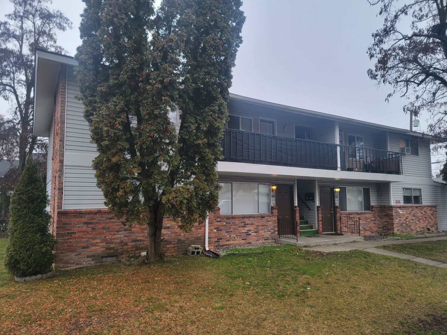 Spokane Apartment: 805-811 W. Walton Ave