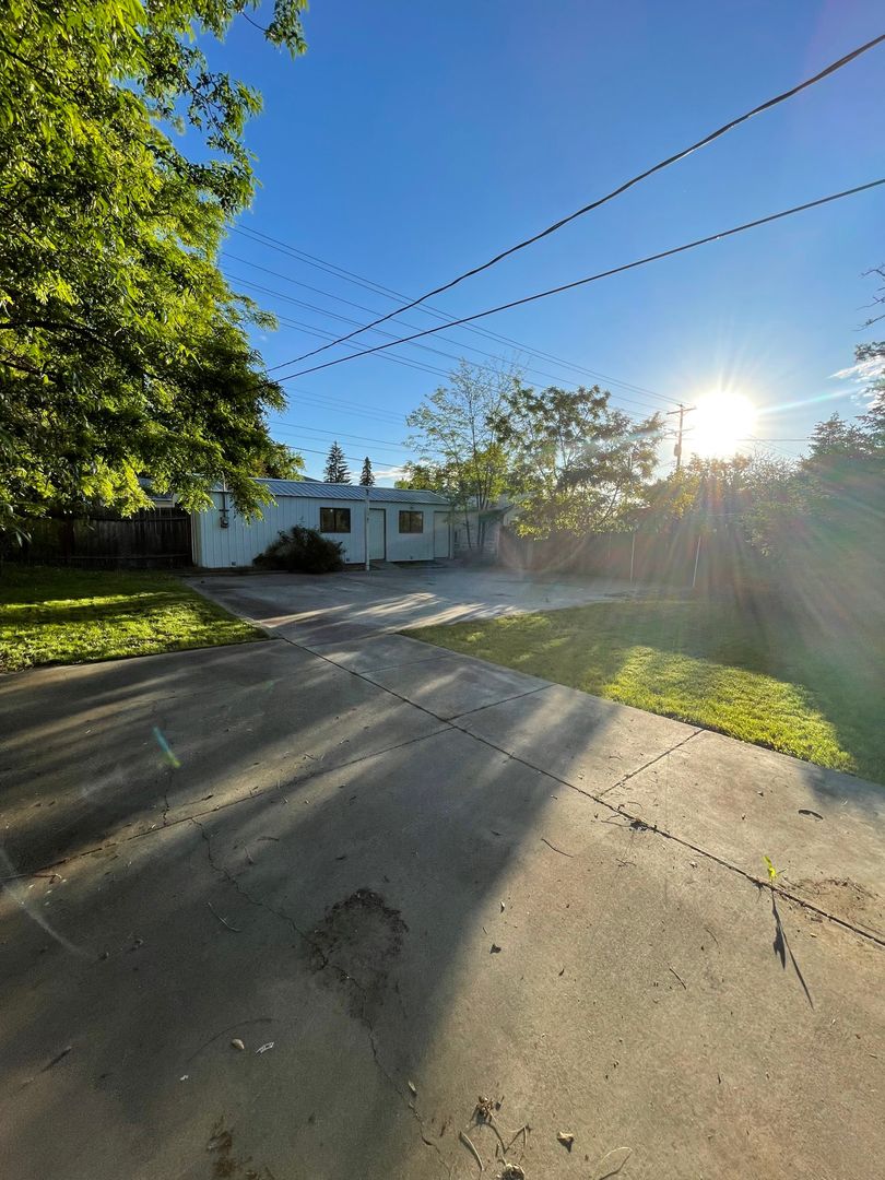 Spokane House: 1201 E Baldwin