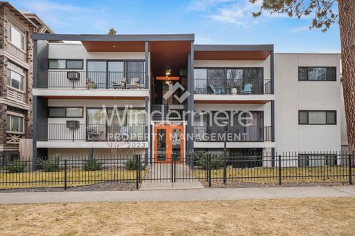 Beautifully Remodeled 2-Bedroom Unit In Browne's Addition – photo 1