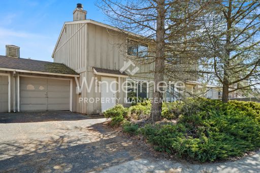 *First Month FREE* 2-Bedroom Lincoln Heights Townhouse – photo 1