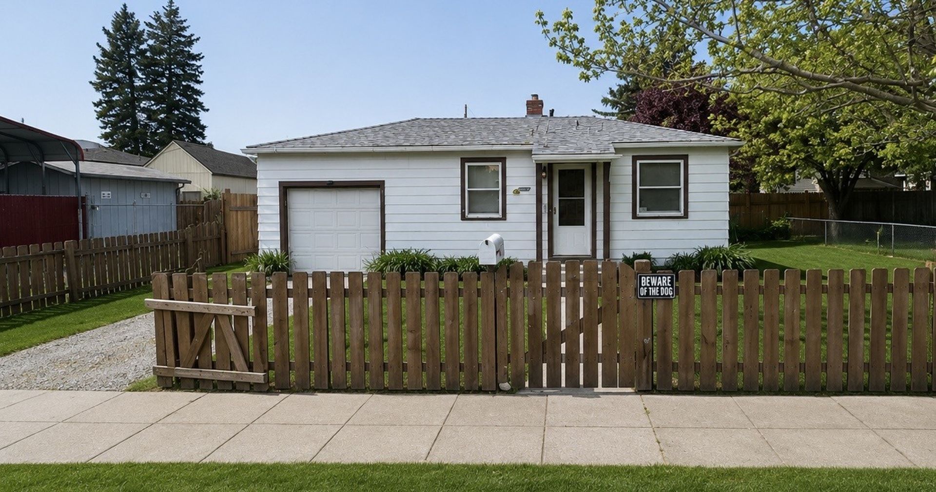 Spokane House: 912 N Helena