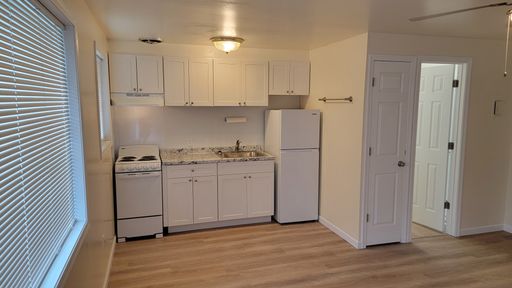 Cozy, freshly updated 2b/1ba apartment in Cheney!