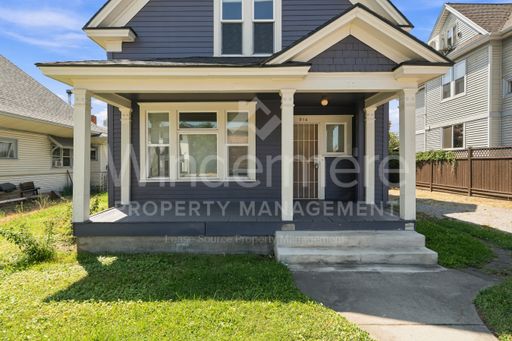 5 Bedroom House Near Gonzaga **Brand New Furnace and Central Air**5 Parking Spots*** – photo 1