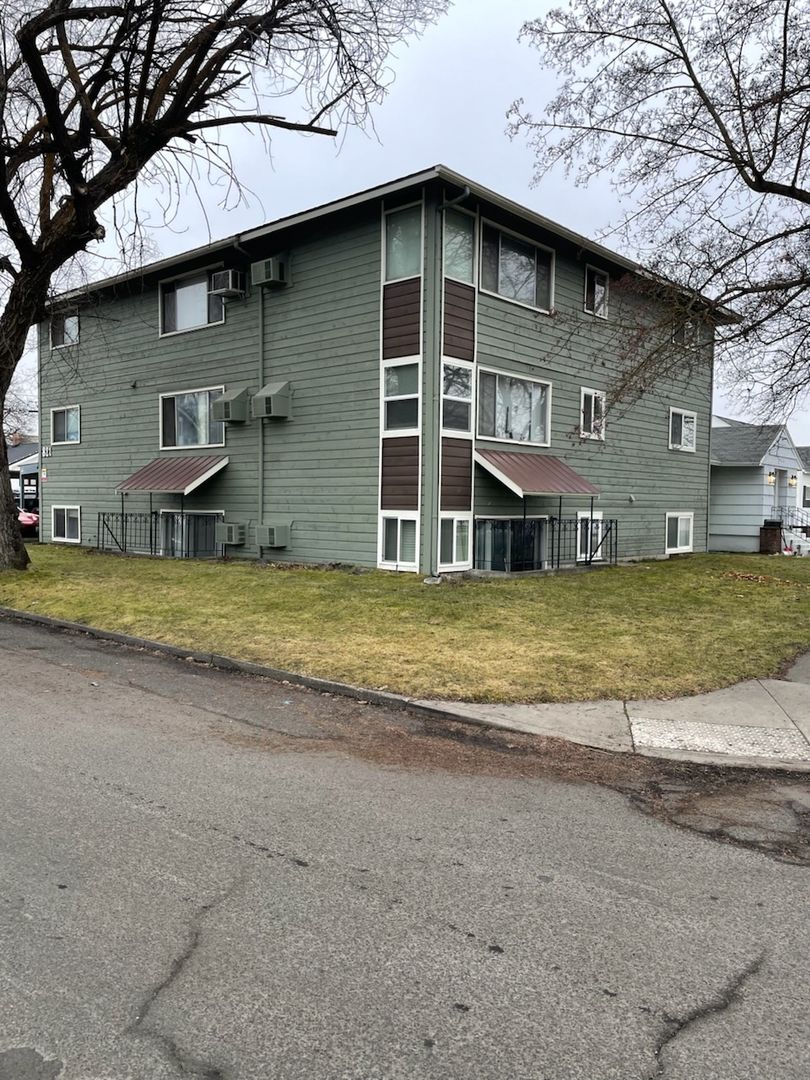 Spokane Apartment: 821 W. Walton Ave