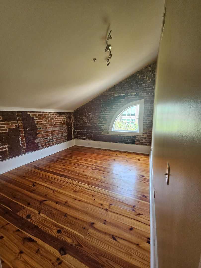 New Orleans Apartment: 802 St. Charles