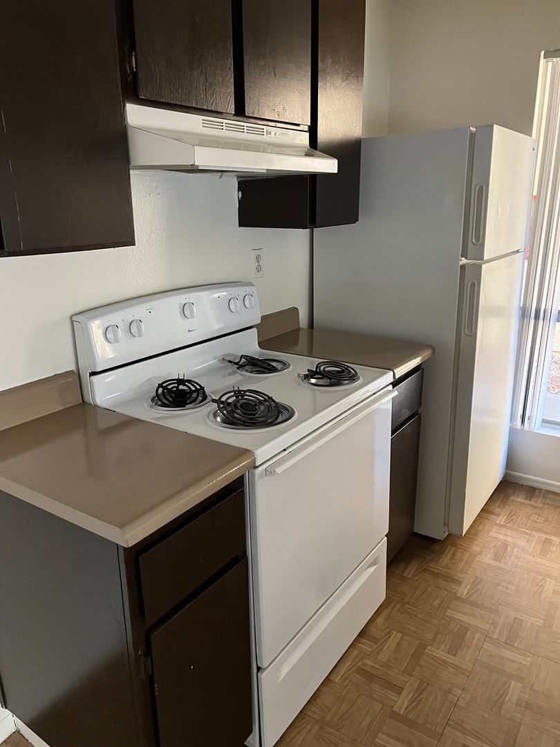 Las Vegas Apartment: 303 E. Harmon Ave