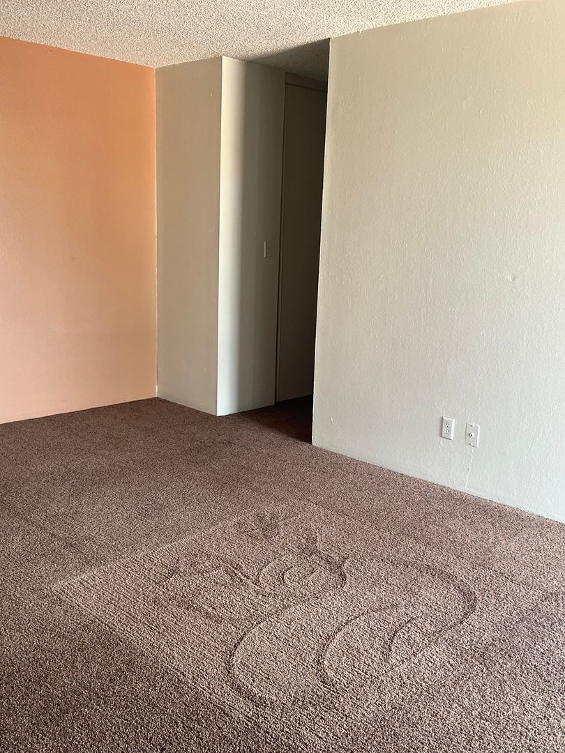 Las Vegas Apartment: 303 E. Harmon Ave