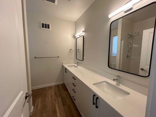 Listing photo thumbnail