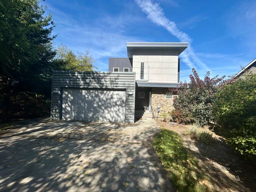 8761 Semiahmoo Dr