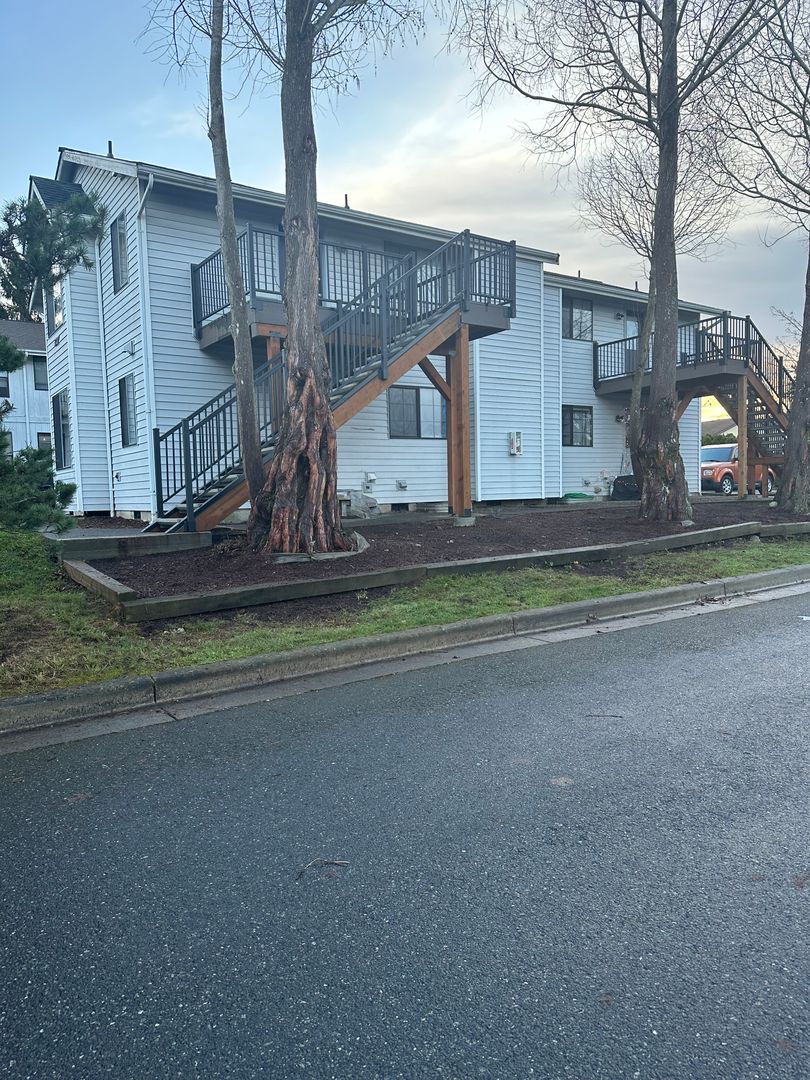 Bellingham Apartment: 1337 Puget St