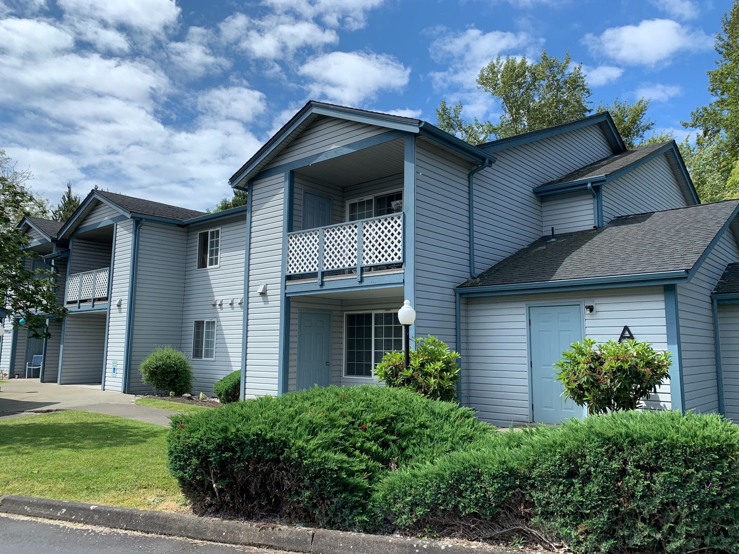 Bellingham Apartment: 1302-1306 Birchwood Ave
