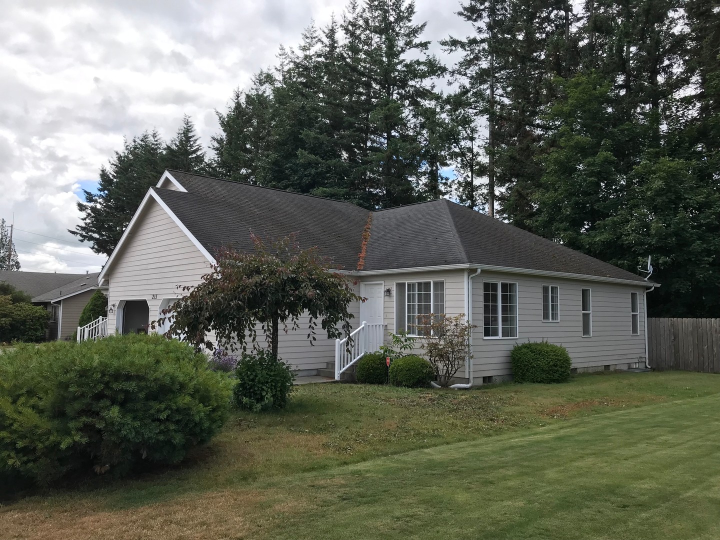 Lynden Apartment: ROB- 215 Vine Ct
