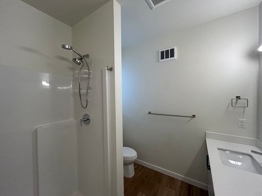 Listing photo thumbnail