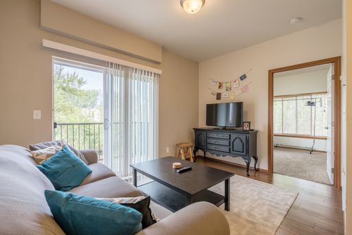 Listing photo thumbnail