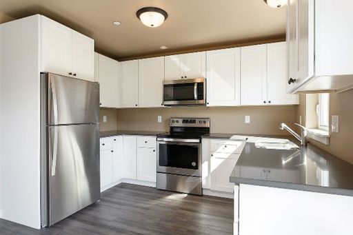 Listing photo thumbnail