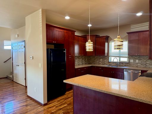 Listing photo thumbnail