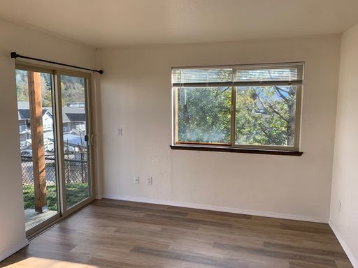 Listing photo thumbnail