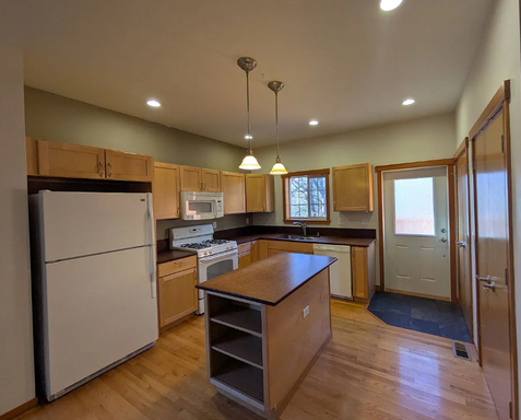 Listing photo thumbnail