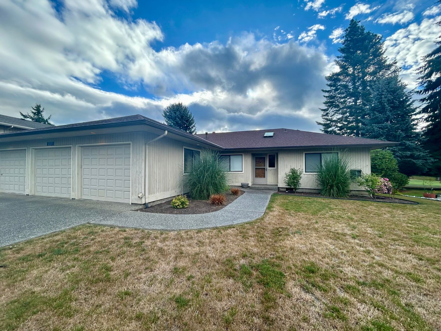 Burlington House: 12371 Rainier Dr