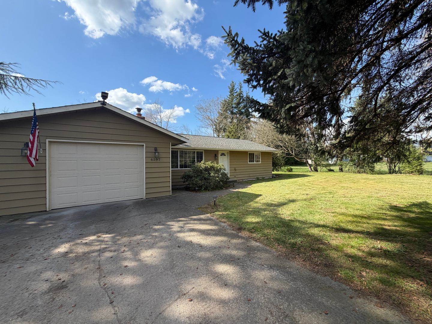 Bellingham House: 6597 Tut Terrace